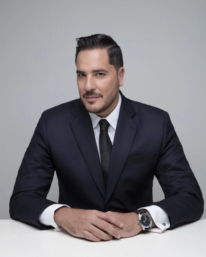 Rafael Núñez Aponte. Retrato profesional de estudio.